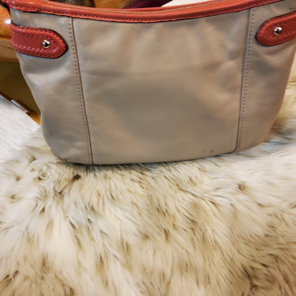 Coach Daisy Spectator Purse GUC - Picture 5 of 16